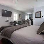 Carriage House A At Hamilton